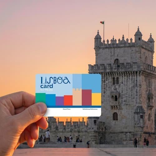 Lisboa Card vor dem Torre de Belém in Lissabon