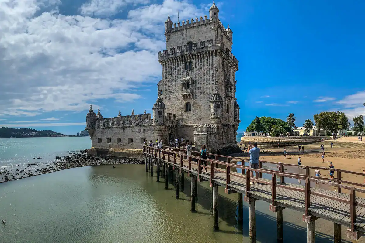 Torre de Belem am Tejo-Ufer in Lissabon