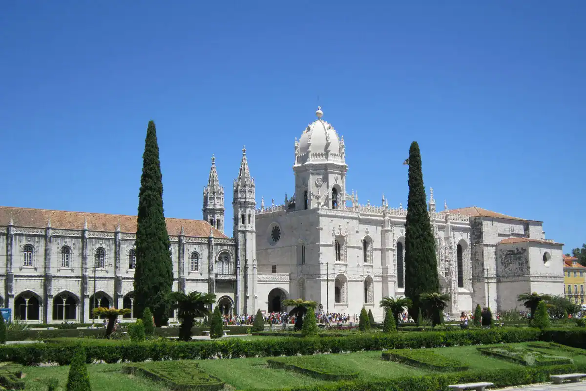Mosteiro dos Jeronimos in Belem — eine der wertvollsten Attraktionen mit der Lisboa Card